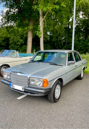 Mercedes Benz W123 1983