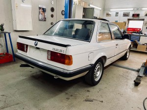 BMW 323i 1983
