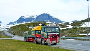 Volvo mit Langendorf Innenlader F12  -  Sattelzug 1987