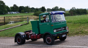 Mercedes-Benz LPS811  -  Sattelzugmaschine 1971